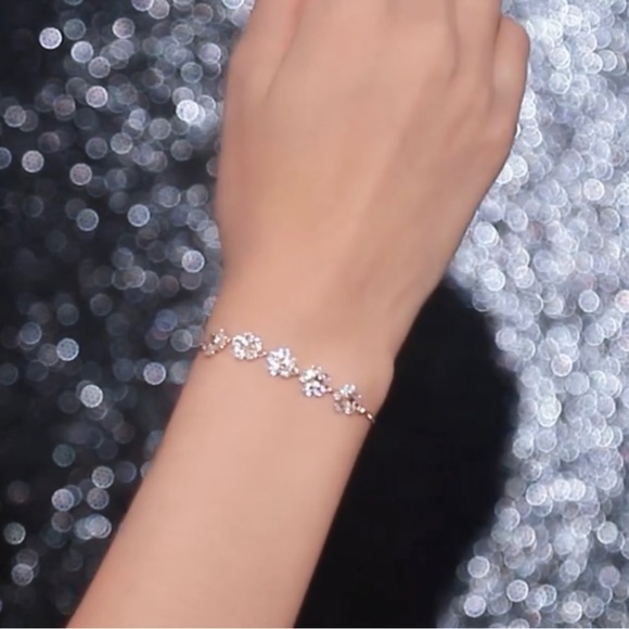 Adjustable Flower Beaded Chain Bracelet Inlaid Shiny Zircon 14K Gold Plated - Picture 2 of 2